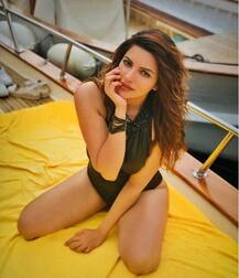 बिकिनी और स्विमसूट में नजर आकर शमा सिंकदर ने ढहा दिया है इंटरनेट पर कहर