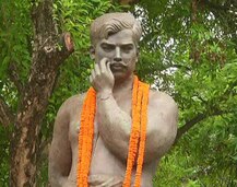 इलाहाबाद : जन्मदिन पर चंद्रशेखर आज़ाद को दिया गया गार्ड आफ ऑनर, लोगों ने लिया उनके बताए रास्तों पर चलने का संकल्प