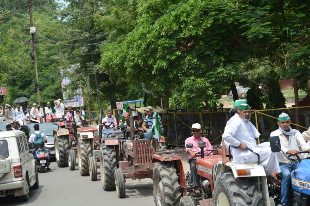 मुरादाबाद: किसानों ने केंद्र सरकार पर लगाया वादाखिलाफी का आरोप, जमकर की नारेबाजी