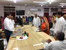 कुशीनगर: बीजेपी की सरकार में बीजेपी के ब्लाक प्रमुख की कुर्सी छिनी