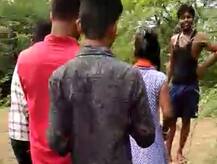 वायरल वीडियो में लड़की घिरी थी लड़कों से, पुलिस बोली- वो तो मददगार थे
