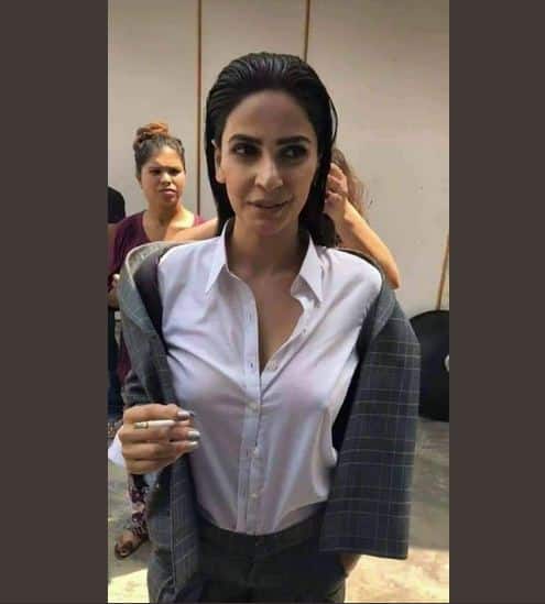सबा इन तस्वीरों में अपने एक फोटोशूट के लिए तैयार हो रही हैं इस दौरान उन्होंने हाथ में सिगरेट पकड़ा हुआ है. फोटोः ट्विटर
