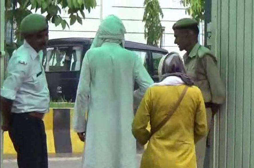 छेड़छाड़ के बाद लेखिका से बोला प्रकाशक- पहले हमें खुश करो तब छपेगी किताब