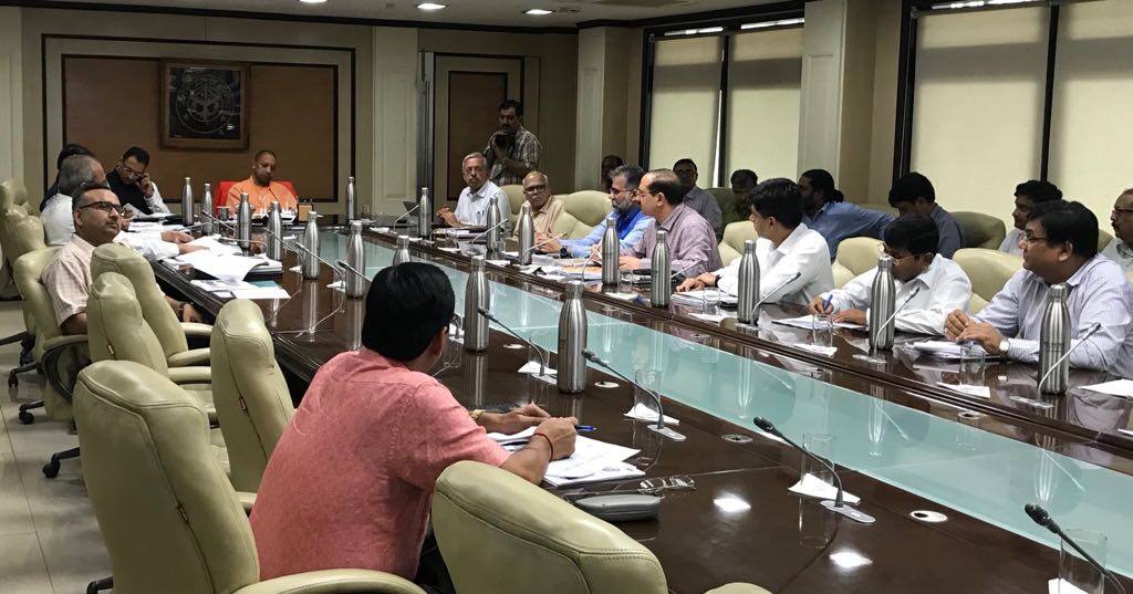 योगी आदित्यनाथ की मीटिंग में प्लास्टिक की बोतल के बदले फ़्लास्क में मिलेगा पानी people will get water in flask instead of plastic bottle in Yogi Adityanath's meeting योगी आदित्यनाथ की मीटिंग में प्लास्टिक की बोतल के बदले फ़्लास्क में मिलेगा पानी