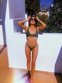 टीवी एक्ट्रेस बिंकी फैलस्टेड के बिकिनी अवतार की तस्वीरें हो रही हैं वायरल, देखें