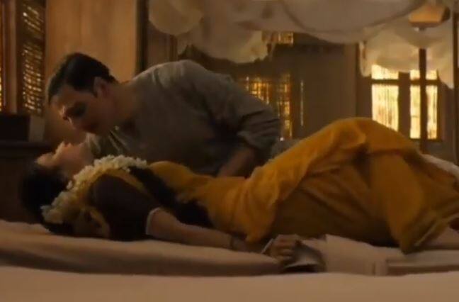 akshay kumar and mauni roy's hot video goes viral VIDEO: वायरल हो रहा है अक्षय- मौनी का ये सिजलिंग वीडियो, GOLD में साथ आएंगे नजर