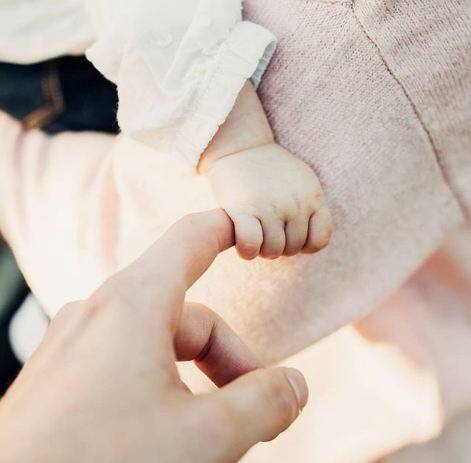 महिलाओं के गर्भधारण को प्रभावित करने वाले कई कारणों में वजन भी एक महत्वपूर्ण कारण है. स्वास्थ्य, उम्र, बॉडी मास इंडेक्स (बीएमआई) और वजन के सही तालमेल से ही गर्भधारण सफल होता है. फोटोः गूगल फ्री इमेज