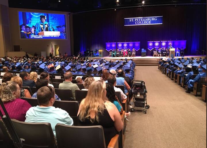 आखिर में बता दें कि सेंट पीटर्सबर्ग कॉलेज अपना 137वां दीक्षांत समारोह बना रहा हैं. (तस्वीर: सेंट पीटर्सबर्ग कॉलेज)
