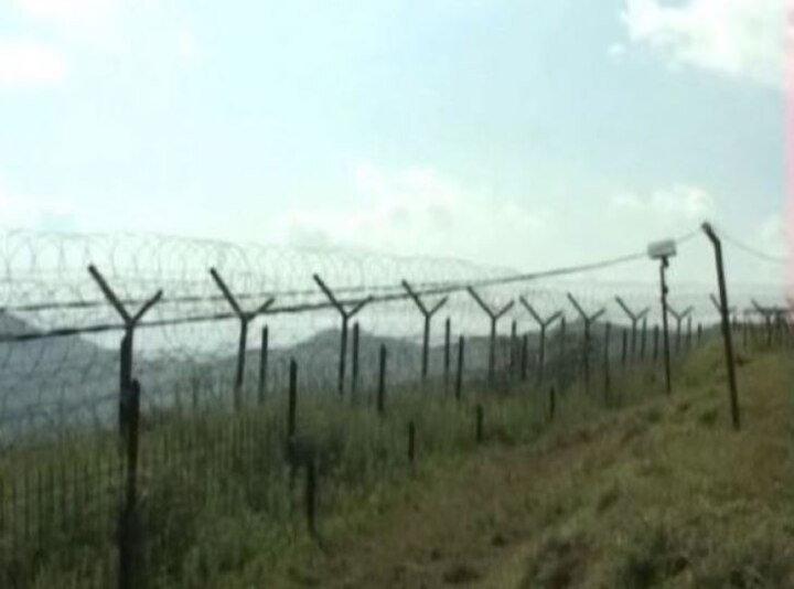 J&K: Dead body of suspected Pakistani infiltrator found in LoC in Rajouri district J&K: राजौरी जिले में LoC के पास संदिग्ध पाकिस्तानी घुसपैठिए का शव बरामद