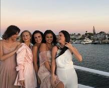 बर्थडे की खुशी में सेलेना गोमेज नहीं संभल पाई ड्रेस और हो गई वार्डरोब मैलफंक्शन का शिकार