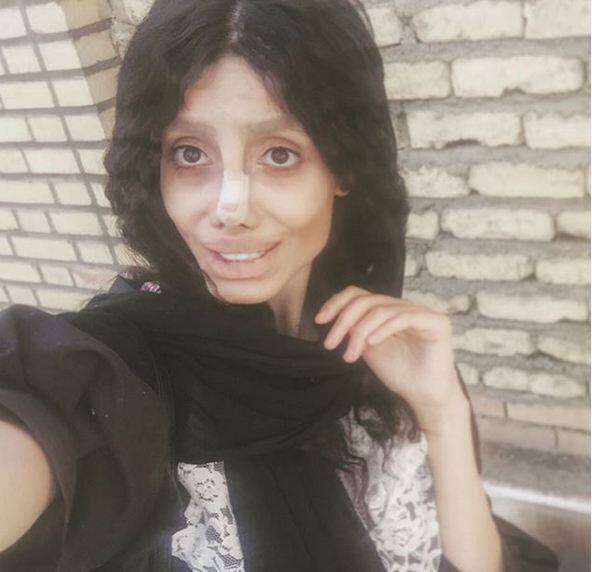लेकिन हाल ही में सहर ने पहली बार मेकअप फ्री और मेकअप के साथ अपनी कुछ तस्वीरें शेयर की हैं. असल में सहर की आंखें ब्राउन हैं लेकिन मेकअप के बाद वे काफी डरावनी लगती हैं. फोटोः इंस्टाग्राम