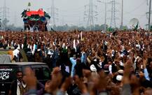 पाकिस्तान आम चुनाव: पेशावर में किया गया है 1000 कफन का इंतज़ाम