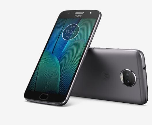 मोटो G5S: मोटोरोला का यह 5.2 इंच स्क्रीन का फोन एंड्रायड नोगट के साथ आता है. इसे एंड्रायड ओरियो में अपडेट किया जा सकता है. अच्छे लुक्स वाले फोन्स में यह एक बेहतर च्वाइस है. तस्वीर- मोटोरोला