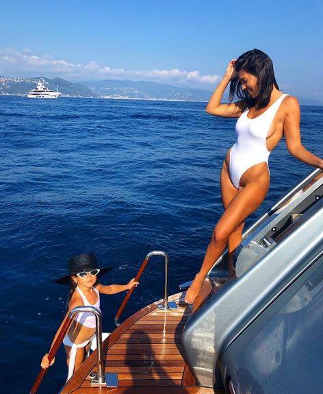 इटली में छुट्टियों के दौरान वो अपने बेटी के साथ एंजॉय करती दिखी थीं. (तस्वीर-इंस्टाग्राम)