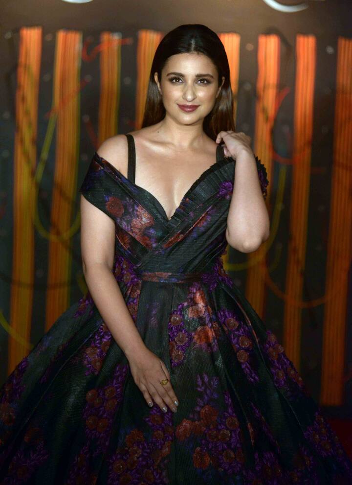 अभिनेत्री परिणीति चोपड़ा इन दिनों अपने ग्लैमरस लुक की वजह से सुर्खियां बटोर रही हैं.