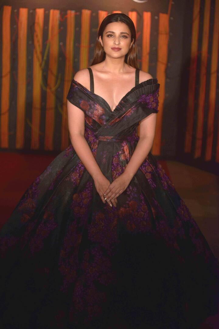 इस अभिनेत्री ने एक फैशन शो के दौरान अपने इस अंदाज से सभी का दिल जीत लिया. (Photo: Manav Mangalani)