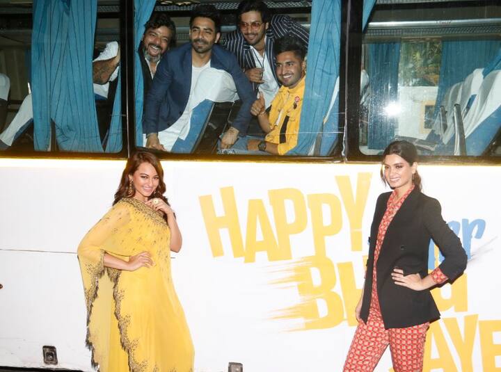 फिल्म 'हैप्पी भाग जाएगी' एक्ट्रेस सोनाक्षी सिन्हा और डायना पेंटी को हाल ही में अपनी अपकमिंग मूवी का अनोखा प्रमोशन करते देखा गया था. (तस्वीर: मानव मंगलानी)