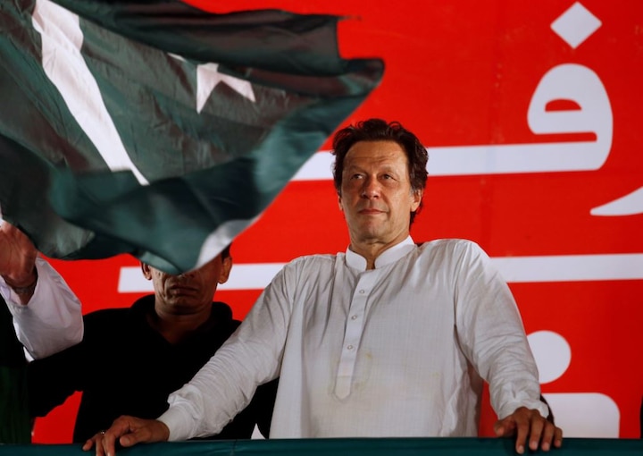 Pakistan election results LIVE, Imran khan's party PTI lead, news and updates पाकिस्तान चुनाव LIVE: 119 सीटों के साथ बहुमत के करीब इमरान की पार्टी PTI,  PML-N 61 पर आगे