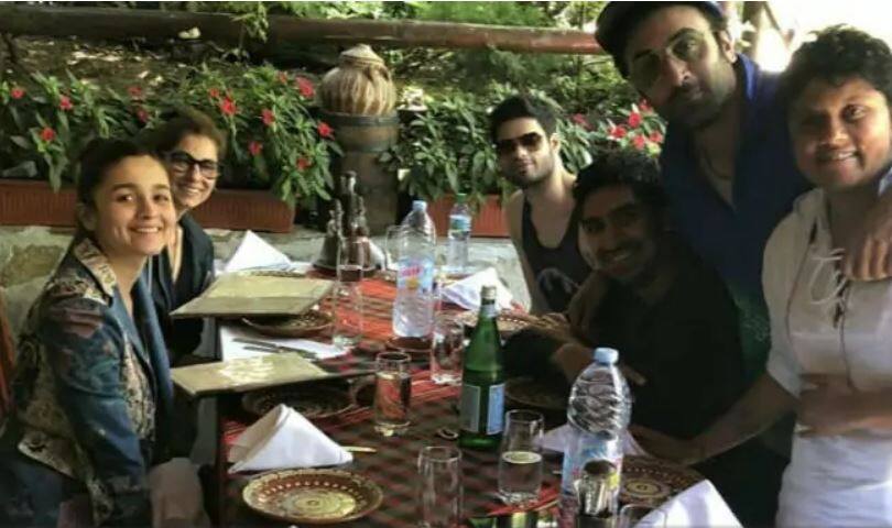 Brahmastra Diaries: गर्लफ्रेंड आलिया भट्ट के लिए बुल्गारिया में फोटोग्राफर बने रणबीर कपूर, देखें तस्वीर