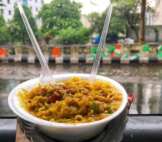 वहीं मानसून के मौसम में गर्मागर्म मैगी खाना एक फैशन सा बन गया है. फोटोः इंस्टाग्राम