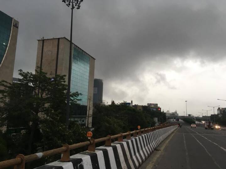 पिछले दो तीन दिनों से लगा बादल गुरुवार की सुबह दिल्ली एनसीआर में जमकर बरसा. बारिश के कारण ऑफिस जाने वालों के लिए मुसीबत तो बनी लेकिन यूवाओं और बच्चों के लिए ये मौसम खुशियां लेकर आया. तस्वीर-सोशल मीडिया