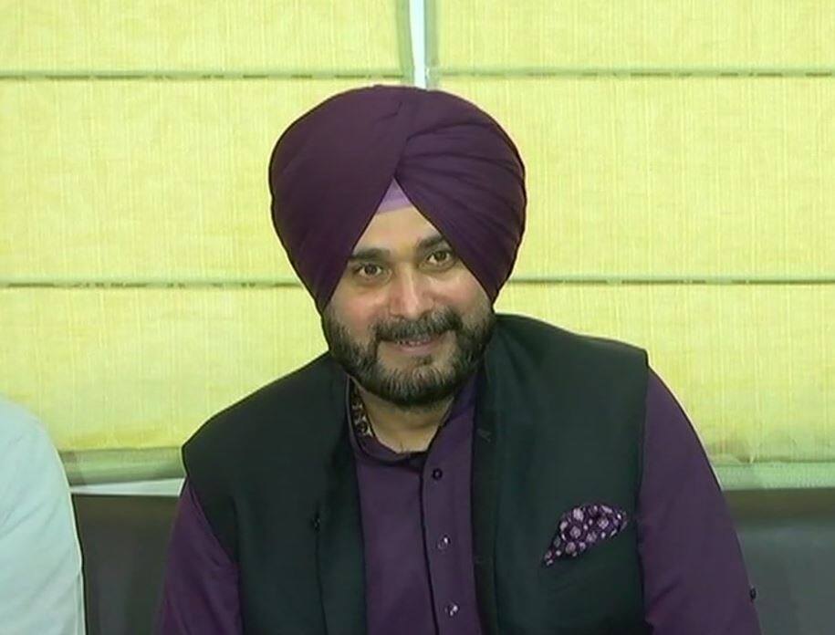 जब इमरान खान की तरह राजनीति की पिच पर नहीं चमक पाए ये भारतीय क्रिकेटर्स