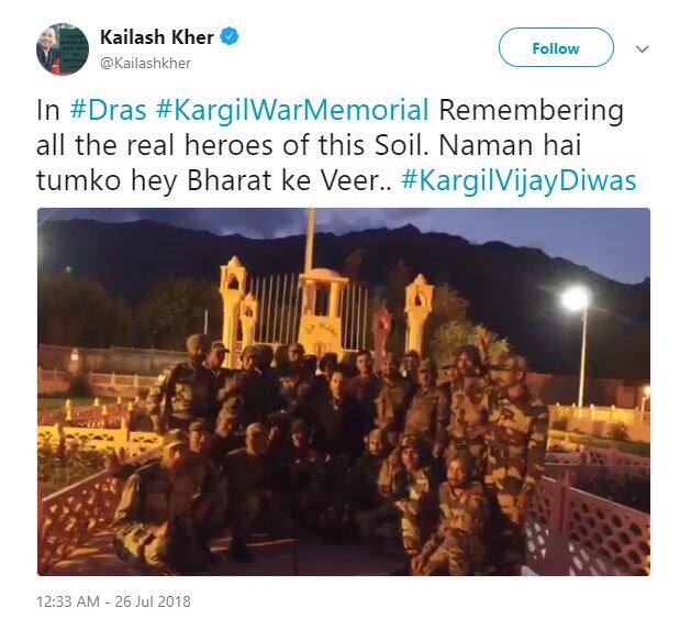 कैलाश खेर : द्रास में कारगिल युद्ध स्मारक इस मिट्टी के सभी असली नायकों की याद में बनाया गया है. नमन है तुमको है भारत के वीर. कारगिल विजय दिवस. फोटोः ट्विटर