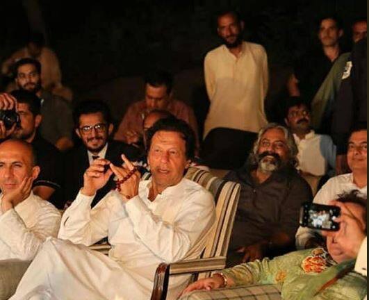 Pakistan General Election 2018 results: Imran Khan's PTI leads on 119 seats, know all the big updated related to Pakistan General Election पाकिस्तान आम चुनाव 2018: 120 सीटों के साथ जीत की ओर इमरान ख़ान की पार्टी, पढ़ें...अब तक की तमाम बड़ी बातें