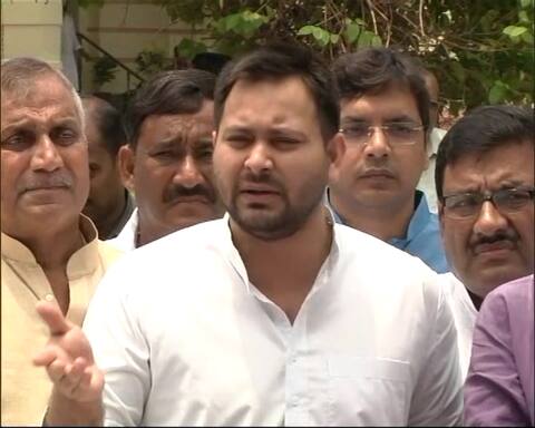 शेल्टर हाऊस मामला: तेजस्वी यादव का आरोप, सुशील मोदी के चहेते को बचाने की कोशिश शेल्टर हाऊस मामला: तेजस्वी यादव का आरोप, सुशील मोदी के चहेते को बचाने की कोशिश