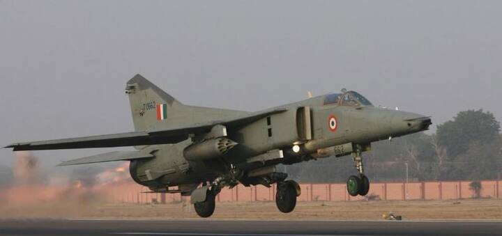 इसमें भारत ने अपने वीर जवान नचिकेता को खो दिया. साथ ही इसमें दो एमआईजी-21 और एमआईजी-27 लड़ाकू विमान को भी निशाना बनाया गया. तस्वीर: गूगल फ्री इमेज