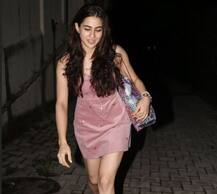 सैफ अली खान की बेटी सारा पिंक ड्रेस में दिखीं, देखें तस्वीरें