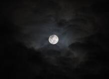 सदी का सबसे बड़ा चंद्र ग्रहण आज, जानें- क्या करें और क्या न करें?