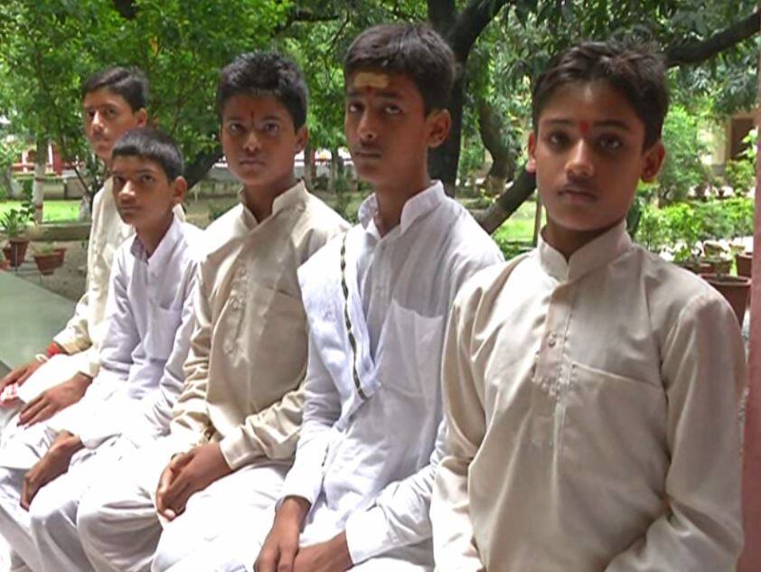 गुरु पूर्णिमाः गोरक्षपीठ में दिखती है गुरु-शिष्‍य परम्‍परा की झलक, योगी खुद लेते रहे हैं विद्यार्थियों का साक्षात्‍कार