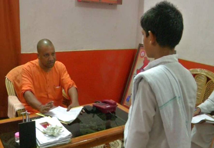 goraksh peeth gorakhpur gurukul unique entrance test गुरु पूर्णिमाः गोरक्षपीठ में दिखती है गुरु-शिष्‍य परम्‍परा की झलक, योगी खुद लेते रहे हैं विद्यार्थियों का साक्षात्‍कार