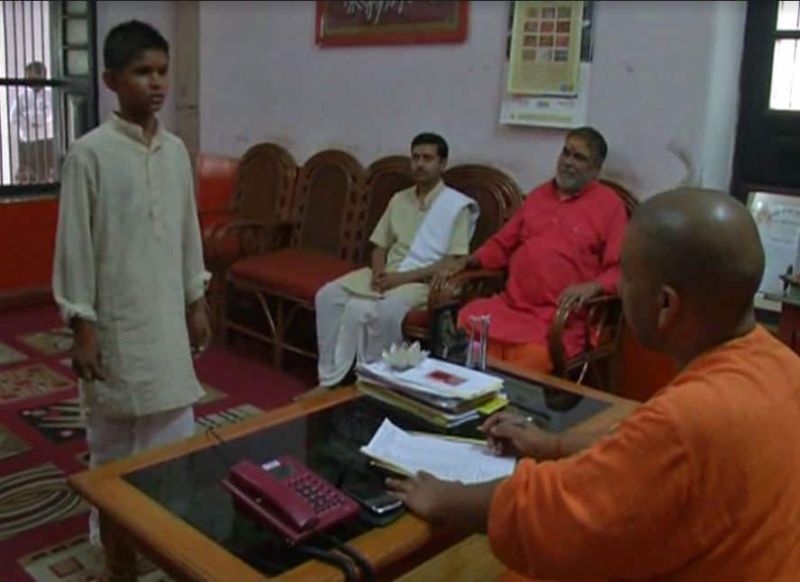 गुरु पूर्णिमाः गोरक्षपीठ में दिखती है गुरु-शिष्‍य परम्‍परा की झलक, योगी खुद लेते रहे हैं विद्यार्थियों का साक्षात्‍कार