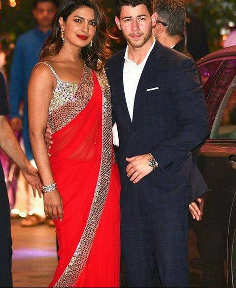 दोनों ही बॉलीवुड और हॉलीवुड का परफेक्ट कॉम्बिनेशन हैं. जहां प्रियंका बॉलीवुड की स्टार हैं वहीं निक हॉलीवुड सिंगर के तौर पर अमेरिकी म्यूजिक इंस्डट्री के सेंसेशन हैं. फोटोः इंस्टाग्राम