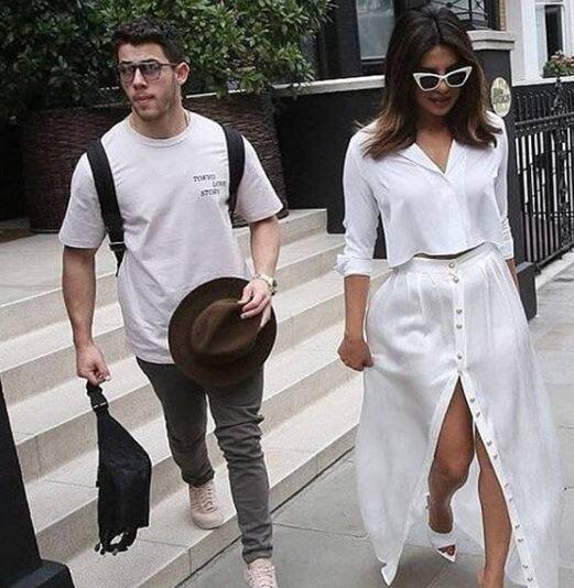 प्रियंका ट्विटर पर सबसे ज्यादा फॉलो किये जाने वाले भारतीय लोगो में हैं.प्रियंका के ट्विटर पर 22 मिलियन फॉलोवर हैं. निक यहाँ भी उनसे पीछे हैं उनके ट्विटर पर 13 मिलयन फॉलोवर हैं. फोटो : इंस्टाग्राम