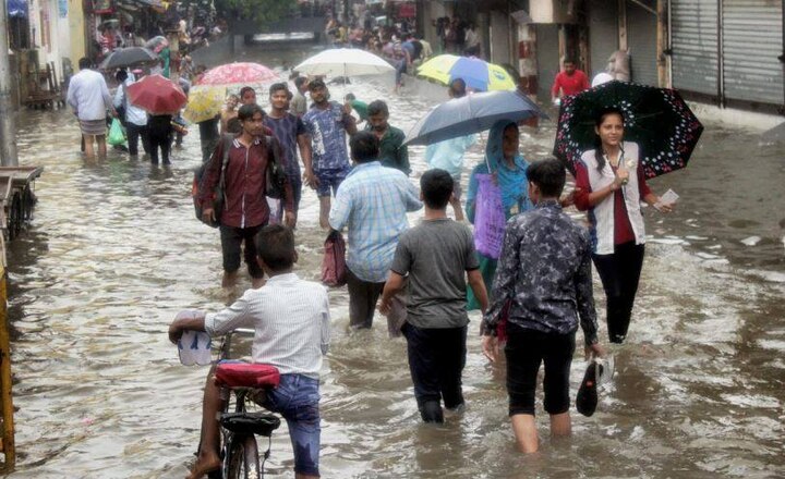 five years record broken in up rain may continue next 48 hours यूपी में बारिश ने तोड़ा फिछले पांच सालों का रिकॉर्ड, अगले 48 घंटे हैं भारी