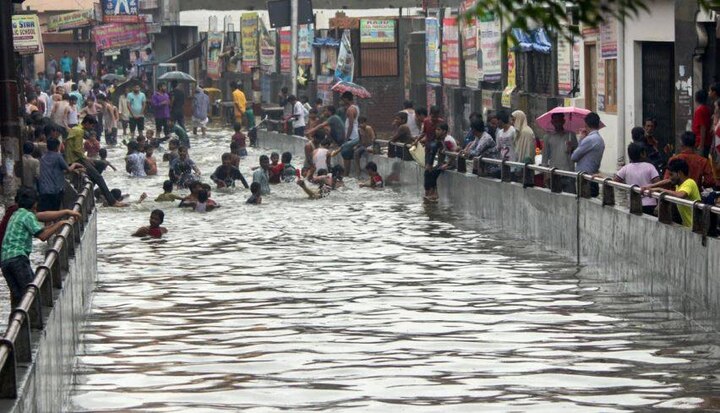 Uttar Pradesh in grip of heavy rains more than 20 deaths in last 24 hours यूपी में बारिश का कहर, बीते 24 घंटों में 20 से अधिक मौतें