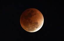 रात 11 बजकर 54 मिनट से होगा शुरू होगा 21वीं सदी का सबसे लंबा पूर्ण चंद्र ग्रहण, जानें- आप पर क्या होगा असर?