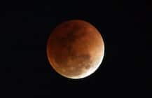 Chandra Grahan: पूर्ण चंद्र ग्रहण की स्थिति अब धीरे-धीरे खत्म होगी