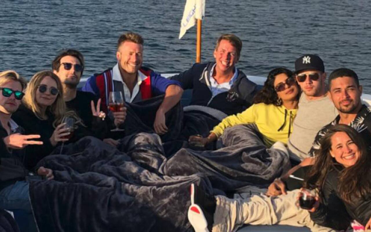 लाखों दिलों को तोड़ प्रियंका चोपड़ा ने ब्वॉयफ्रेंड निक जोनास से की सगाई, इसी साल शादी की अटकलें