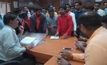 बरेली कॉलेज में गर्माया आरक्षण का मुद्दा: सामने आए दो गुट, जमकर हुआ हंगामा