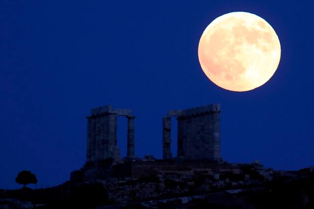 शुरुआती कुछ देर तक ऐसा दिखा चांद.