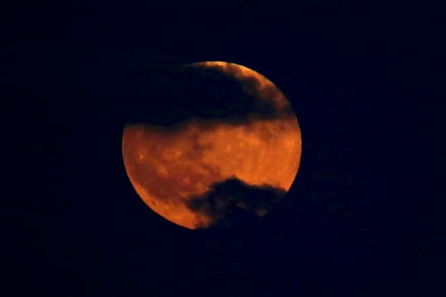 Blood Moon : சிவந்து போச்சு நெஞ்செ! இரத்த நிலவு தரிசனம்! இன்று இந்தியாவில் தெரிந்த அரிய காட்சி! அடுத்த கிரகணம் எப்போது?