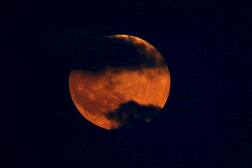 Chandra Grahan 2021: Super Blood Moon To Be Visible Today. Know Timings, Places To Watch The Phenomenon