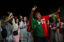 पाकिस्तान: 118 सीटों के साथ PM बनने के करीब पहुंचे इमरान, विपक्ष की फिर से चुनाव कराने की मांग