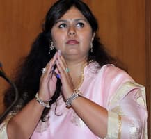 मराठा आरक्षण के लिए पंकजा को 1 घंटे के लिए मुख्यमंत्री बनाएं: शिवसेना