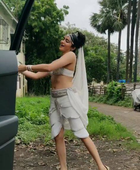 आपको बता दें पिछले काफी समय से #imyfeelings चैलेंज हैशटैग करते हुए लोग ki ki do you love me गाने पर डांस कर अपने खूब वीडियो शेयर कर रहे हैं. फोटोः इंस्टाग्राम