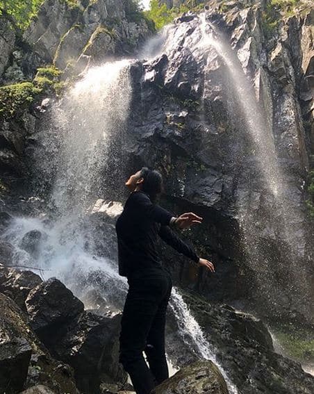 नागिन फेम मौनी रॉय आजकल सातवें आसमान पर हैं. फोटोः इंस्टाग्राम